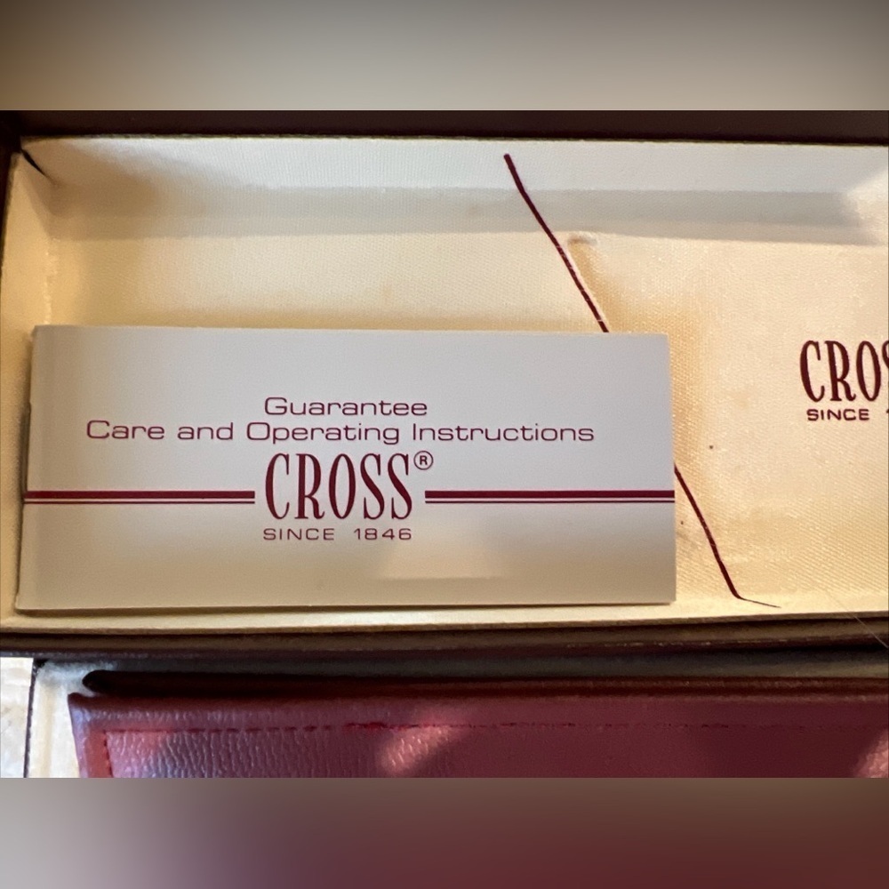 VINTAGE CROSS LADYS PEN- LEATHER CASE - BEATIFULL CONDITION & COLOR- 80s IN BOX - Picture 3 of 7